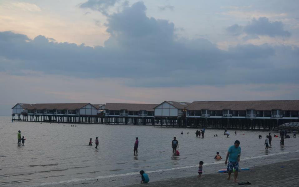 Block B And A Glory Beach Resort Port Dickson Bagian luar foto